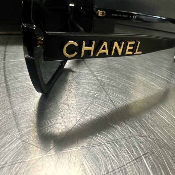 Authentic Chanel sunglasses - Picture 10 of 11